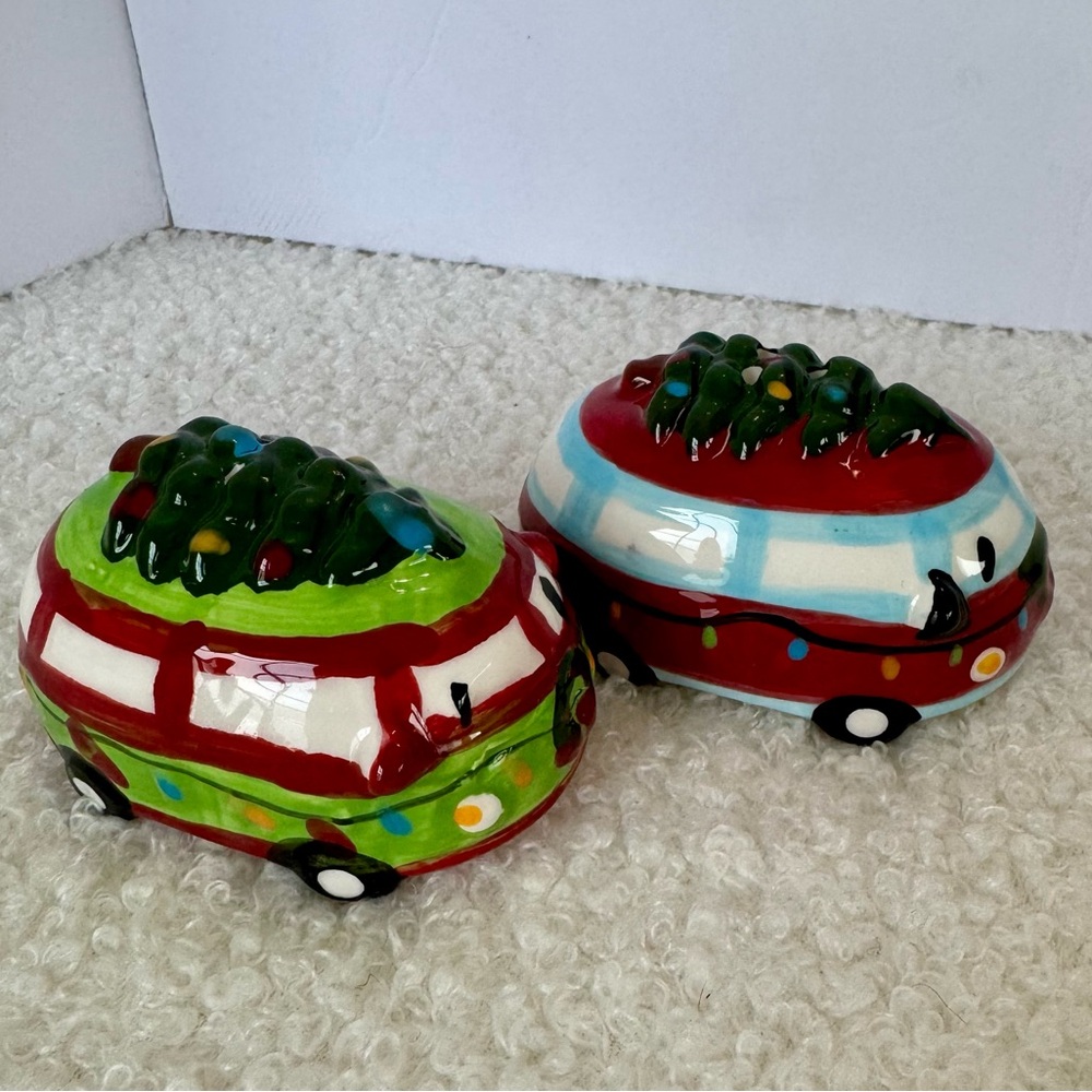 Vintage inspired camper Christmas salt and pepper shakers set new collectible